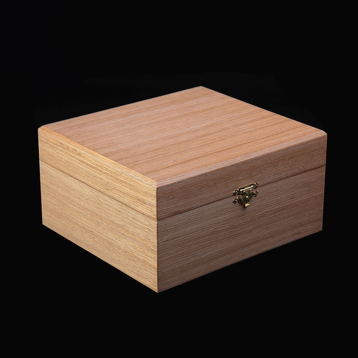 Вешалка "Воронка с красной краской"