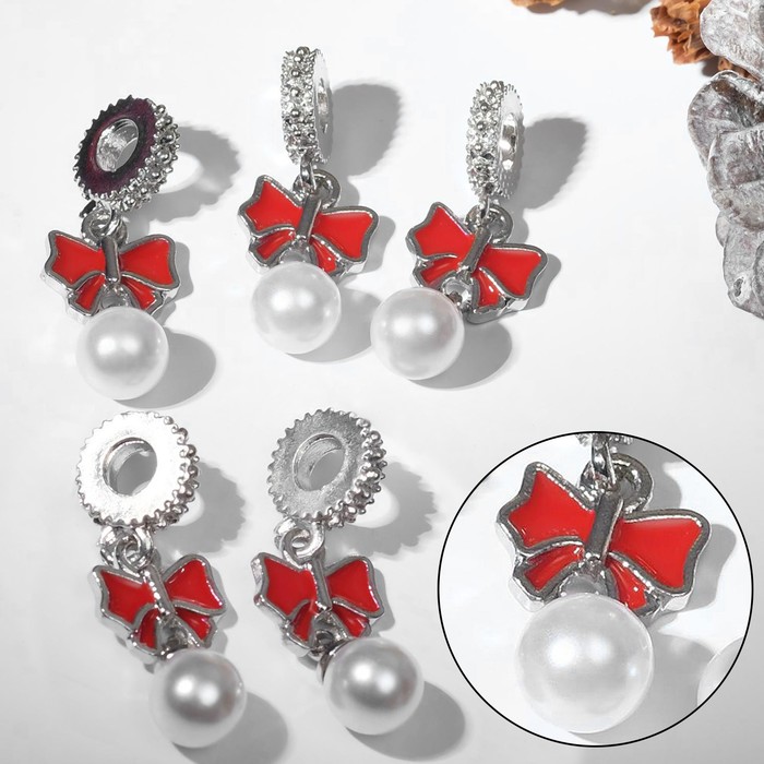 фото Подвеска новогодняя "бантик" с жемчужиной, цвет красно-белый в серебре queen fair