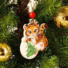 

Подвеска новогодняя деревянная «Тигрёнок с шаром»