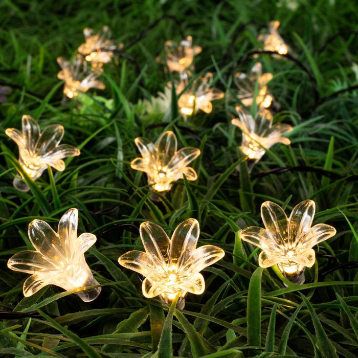 фото Гирлянда "нить" 4.5 м с насадками "цветы", тёмная нить, 30 led, свечение тёплое белое, 2 режима, солнечная батарея luazon lighting
