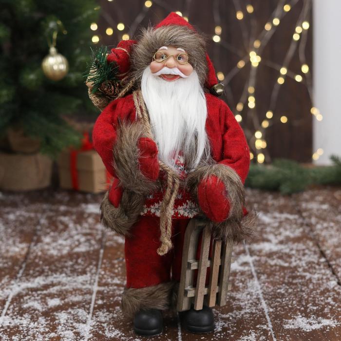 Дед Мороз В красном костюме, с санками 30х15 см дед мороз в свитере и меховых ботинках с санками 47 см бело серый