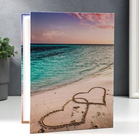

Фотоальбом на 200 фото 10х15 "Сердца на песке у моря"