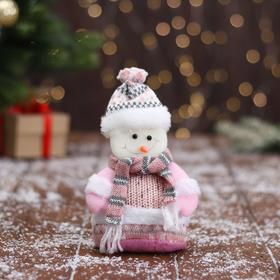 Мягкая игрушка 'Снеговик в вязаном костюме' 9х15 см, розовый Ош