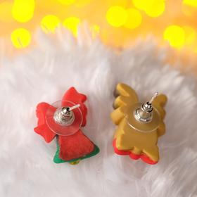 

Серьги "Новогодние" игрушки, олень и колокольчик, цвет коричнево-зелёный