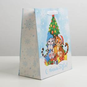 

Пакет ламинированный вертикальный «Тигрята у ёлочки», ML 23 × 27 × 11.5 см