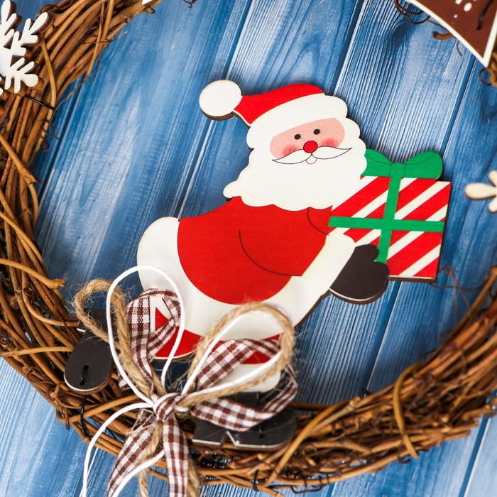 

Подвеска новогодняя "Венок-веточки с Дедом Морозом" d-18 см