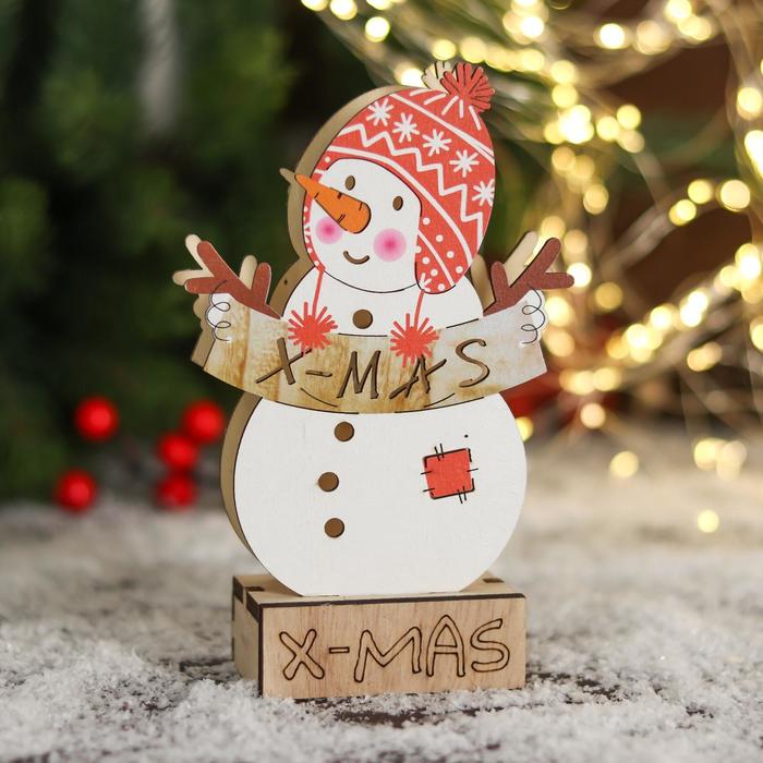 Фигурка новогодняя свет Снеговик в шапочке с помпончиками 10х16 см