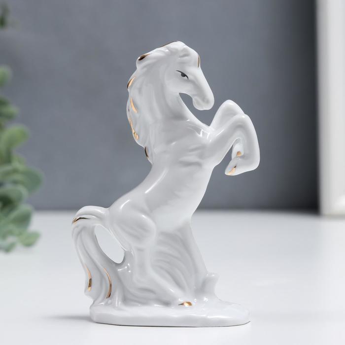 Сувенир керамика Белоснежный конь на дыбах с золотом 11,5 см
