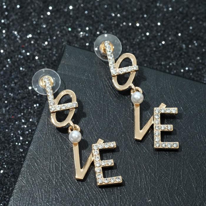 

Серьги со стразами LOVE, диагональ, цвет белый в золоте