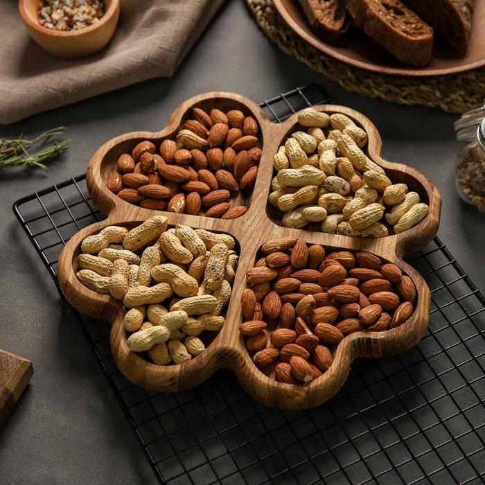 Менажница Mаgistrо «Клевер», 4 секции, d=25 см, массив дуба