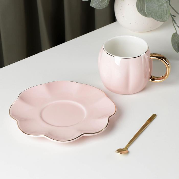 фото Чайная пара керамическая «цветок», 3 предмета: чашка 240 мл, блюдце d=16 см, ложка, цвет розовый