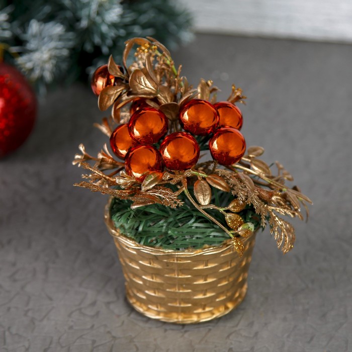 Композиция новогодняя в корзине &quot;Черничка&quot;