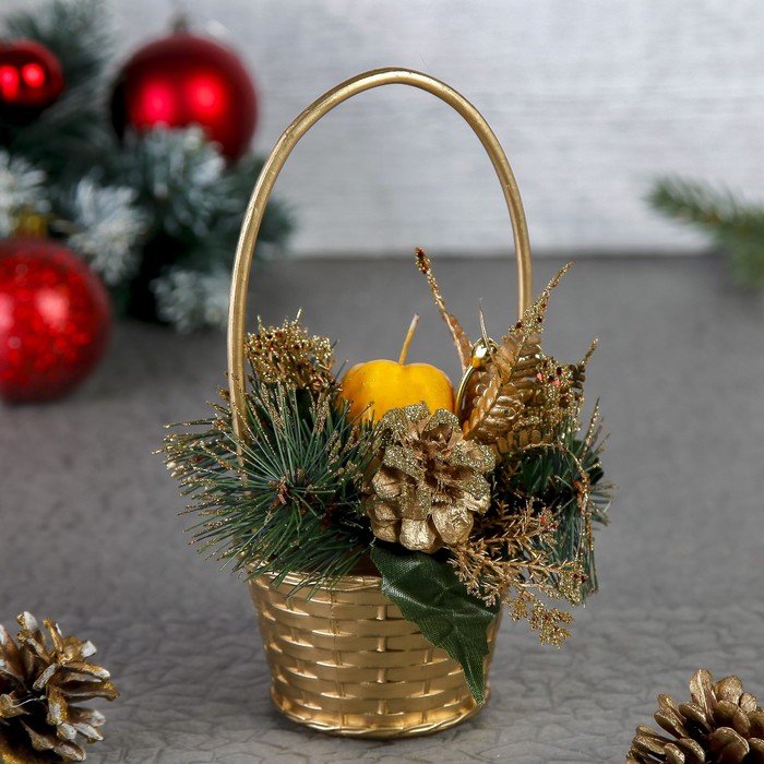 Композиция новогодняя в корзине &quot;Яблочко&quot;