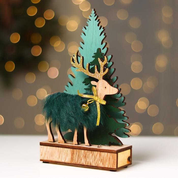 цена Новогодний декор с подсветкой «Ёлочки и олень с колокольчиком» 6×4×19.5 см, зелёный
