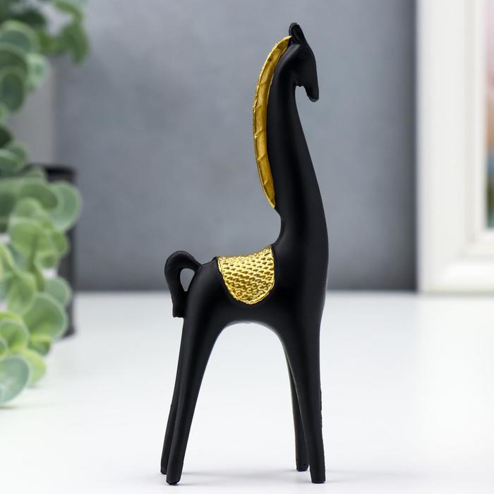 Сувенир полистоун Чёрный конь с золотой гривой 15х2,5х5 см сувенир полистоун шахматная фигура конь золотой с чёрной гривой 19 5х10х8 см