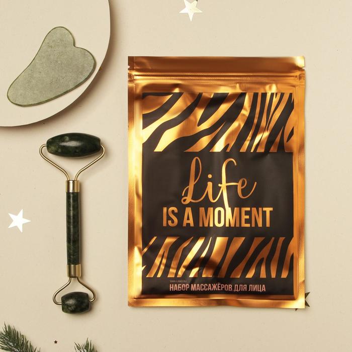 Набор с массажёром для лица в пакете Life is a moment 14 х 20 см 32900₽