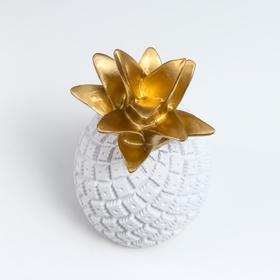 Сувенир полистоун "Белый ананас с золотым хвостом" 20,5х10х10 см от Сима-ленд
