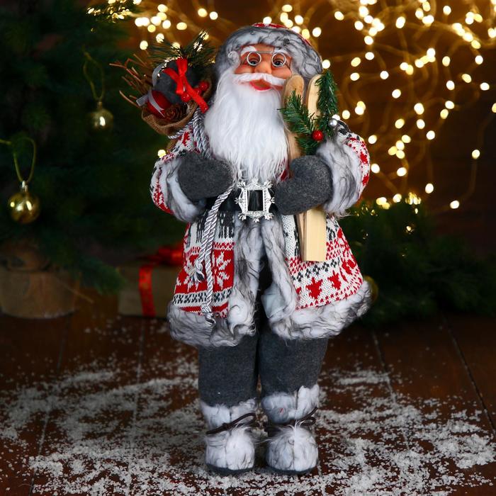 новогодние украшения maxitoys дед мороз в красной шубке с лыжами и подарками 30 см Дед Мороз В бело-красной шубке с ремешком, с лыжами 45 см