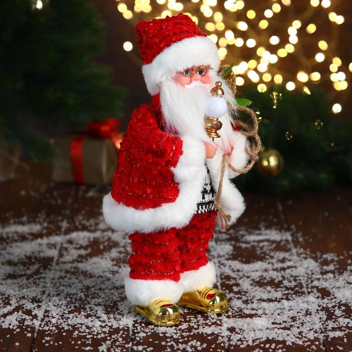 фото Дед мороз "в свитере и блестящей шубке с белым мехом" двигается, лампа светится, 15х30 см зимнее волшебство