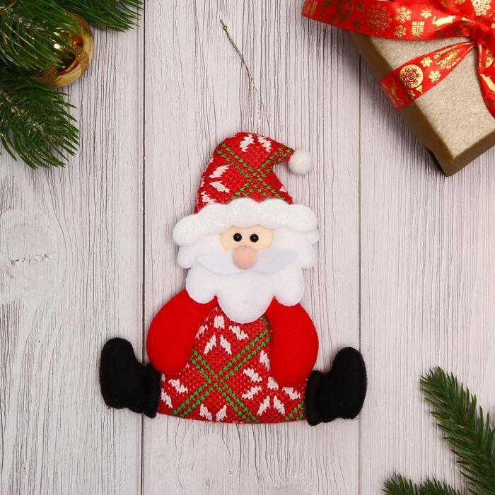 Мягкая подвеска Дед Мороз сидит, 12х13 см, красный мягкая игрушка дед мороз в клетку 8х30 см красный