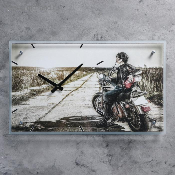 фото Часы настенные прямоугольные "девушка на мотоцикле", стекло, 35х60 см сюжет