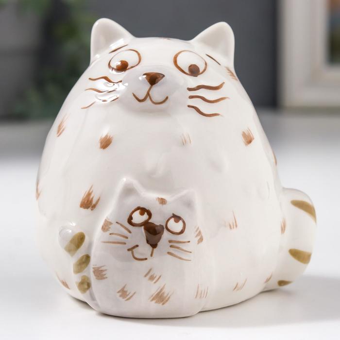 

Сувенир керамика "Пухлый кот с котёнком" 8,4х7,6х8,5 см