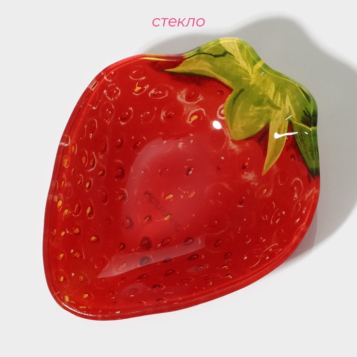 фото Миска стеклянная фигурная доляна «клубничка», 140 мл, 13×10,5 см, цвет красный
