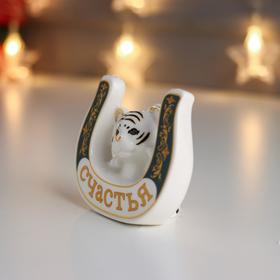 

Сувенир керамика "Белый тигрёнок с подковой - Счастья" с золотом 7х8х4,4 см