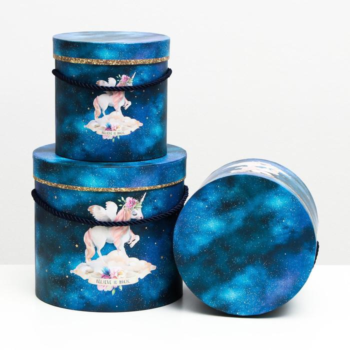 

Набор круглых коробок 3 в 1 "Космический единорог", 18 x 18 x 17 - 13,5 x 13,5 x 13,5 см