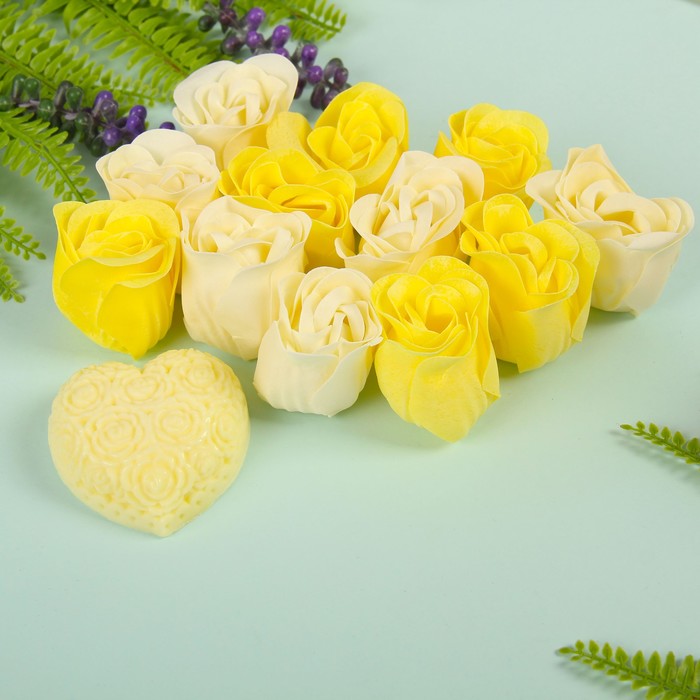 Набор подарочный "Цветение": мыльные лепестки (набор 12 шт), мыло сувенирное 60 гр, аромат лимона