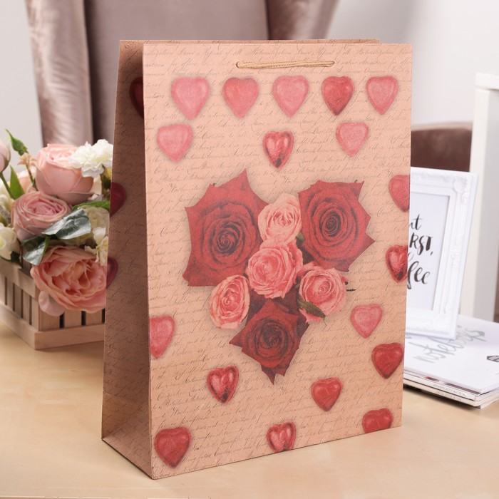 Пакет крафт "Сердце из роз", 19 х 8 х 25 см