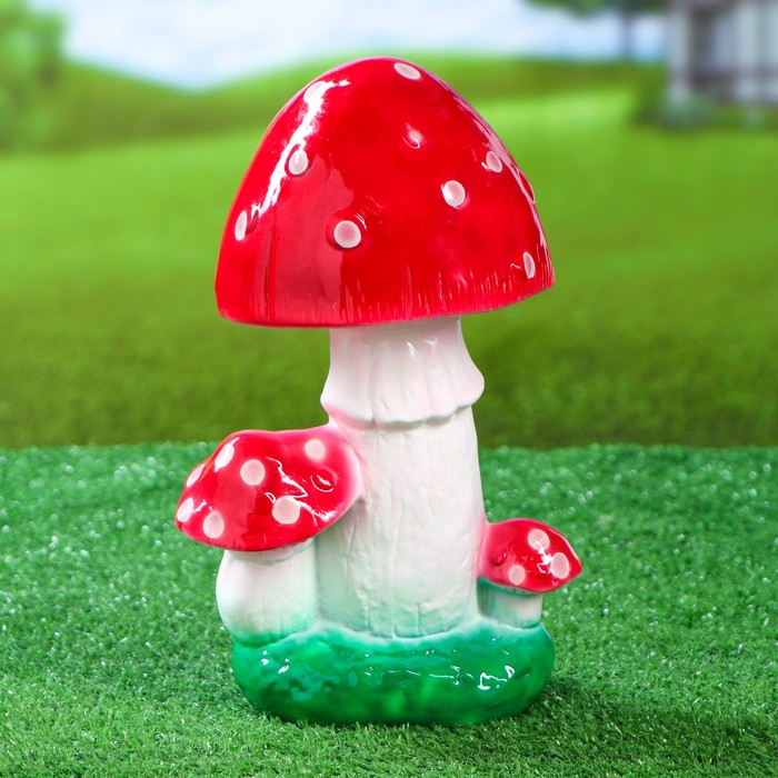 Садовая фигура "Три мухомора на траве"
