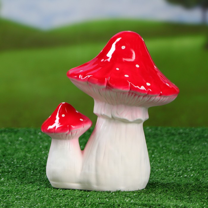 Садовая фигура "Пара мухоморов" средняя, острые шляпки, малые белые пятнышки, микс