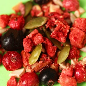 

Ореховая смесь «Целая банка пользы» с клубникой, 50 г.