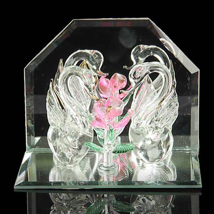 Сувенир "Лебеди возле цветка"