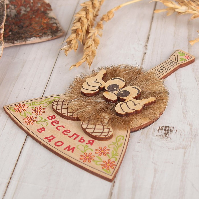 Магнит «Домовенок с балалайкой», веселья в дом, 8х10 см