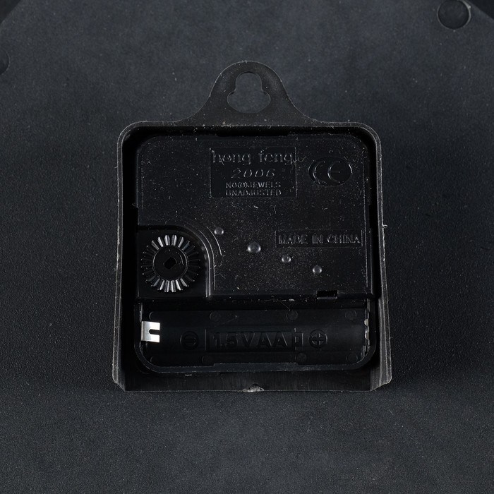 Часы настенные в форме ромба, 31 × 31 см, накладка с 4 держателями, циферблат белый, рама чёрная