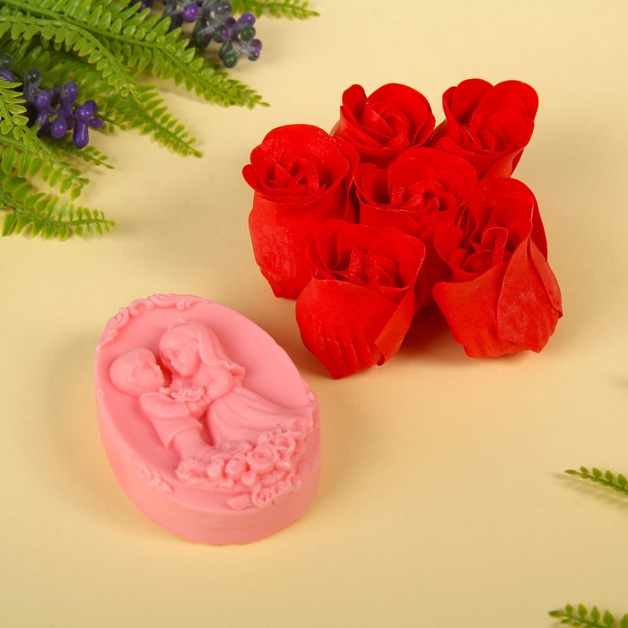 Набор подарочный "Влюбленные": мыльные лепестки (набор 6 шт), мыло сувенирное, цвет красный