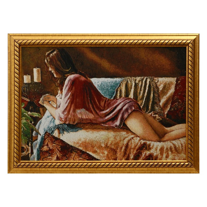 R219-40х57 Картина из гобелена Девушка на диване с обнаженными ногами 47х65