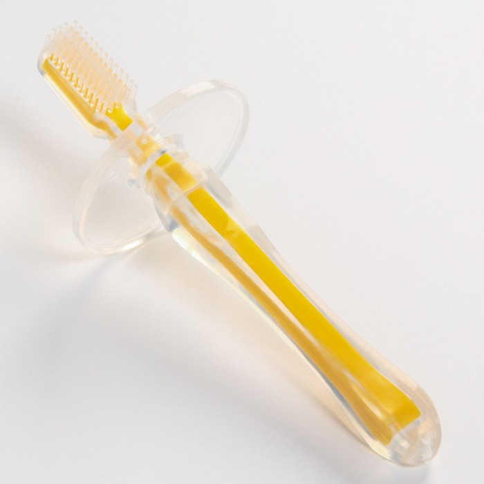 фото Детская зубная щетка-массажер, силиконовая, с ограничителем, цвет желтый крошка я