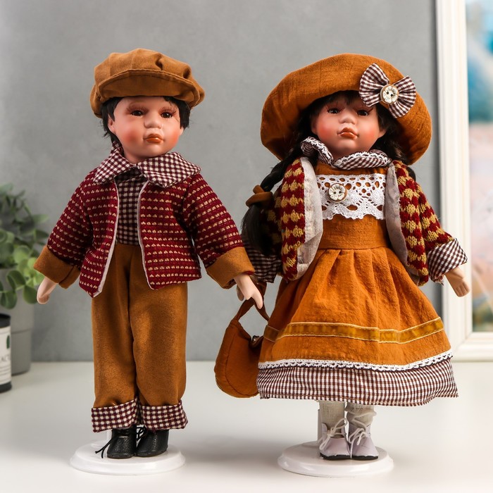 Кукла коллекционная парочка набор 2 шт Поля и Кирилл в одежде цвета охра 30 см кукла коллекционная девушка в праздничной одежде