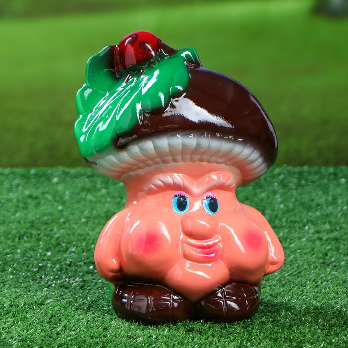 Садовая фигура "Боровик с листиком и божьей коровкой"