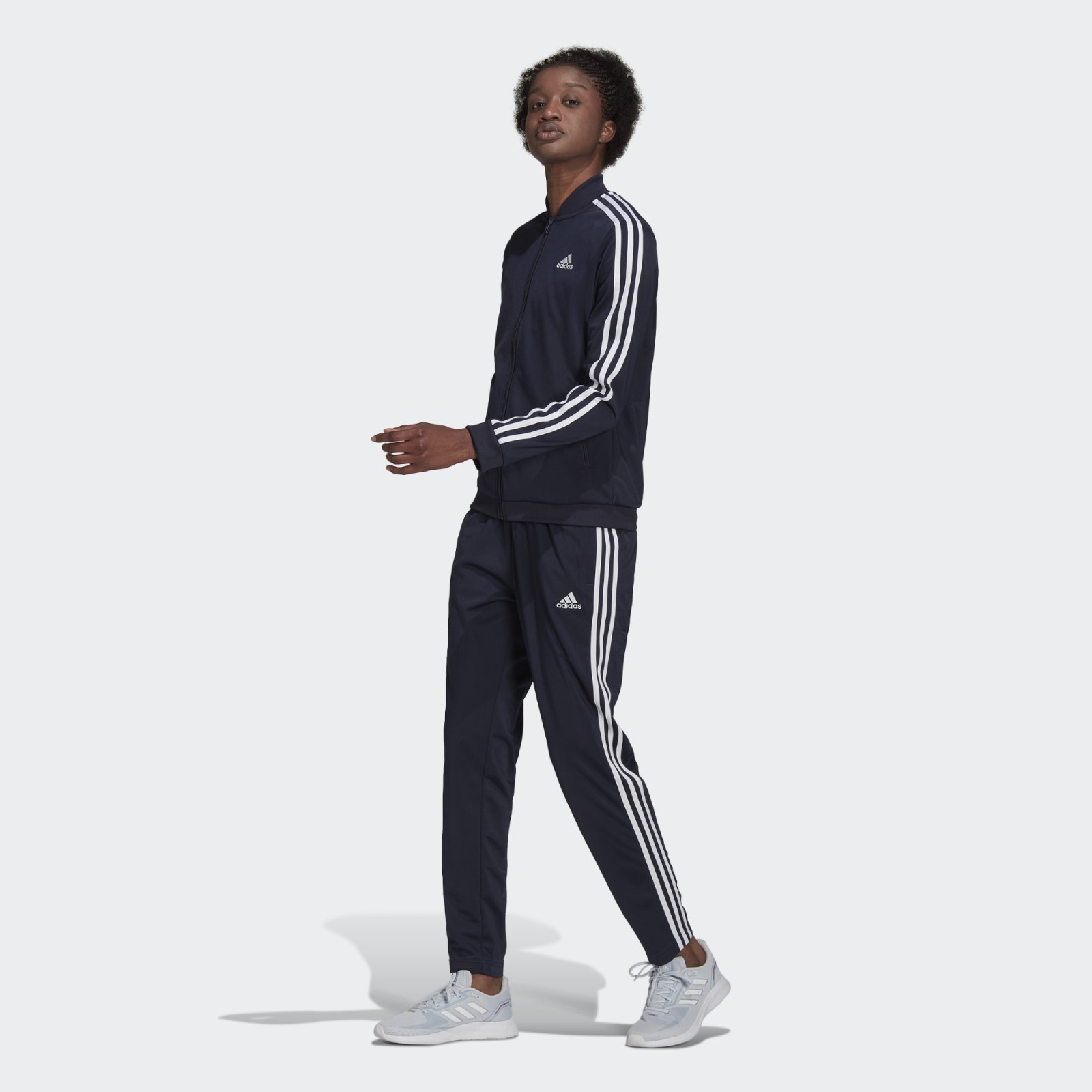 Костюм Adidas W 3S Tr Track Suit женский, размер 46-48 (H10155) (7564361) -  Купить по цене от 5 760.00 руб. | Интернет магазин SIMA-LAND.RU