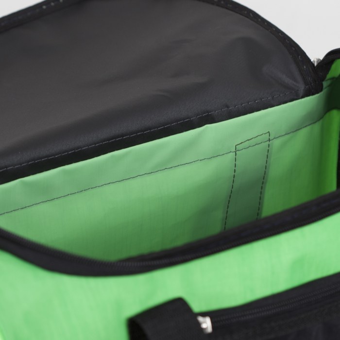 Сумка дорожная, 1 отдел, 3 наружных кармана, длинный ремень, цвет чёрный/зелёный