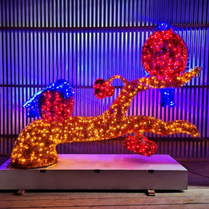 Светодиодная фигура «Снегири», 300 × 250 × 100 см, 250 Вт, 220 В светодиодная фигура золотая ёлочка 125 × 250 × 125 см 150 вт 220 в