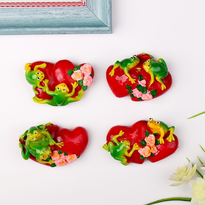 Магнит "Две лягушки на сердцах", МИКС