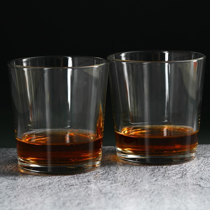 Мужской набор «Настоящему мужчине»:стакан, камни для виски, орехи, леденцы со вкусом виски.