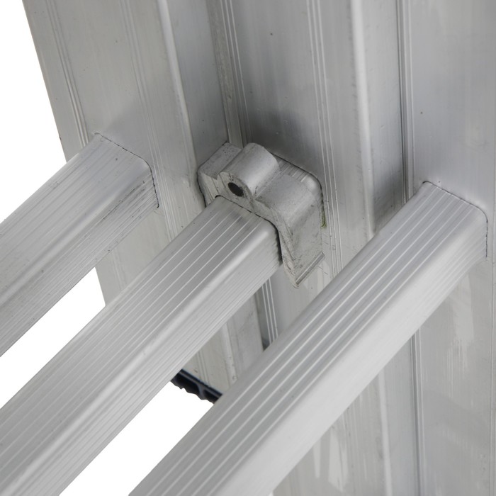 Лестница TUNDRA, трехсекционная, алюминиевая, 12 ступеней