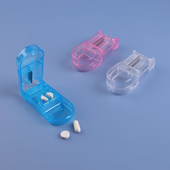 Таблетница с таблеторезкой, 8,5 × 4 × 2 см, 1 секция, цвет МИКС