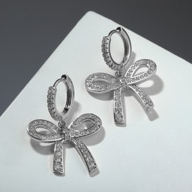 

Серьги со стразами "Бант" на колечке, цвет белый в серебре